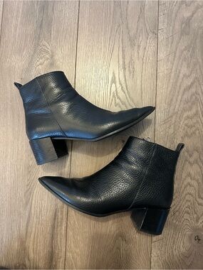 Everlane pointed-toe black leather ankle boot  with block heel